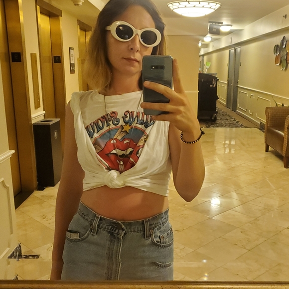 Resale > Retail - Picture 3 of 8